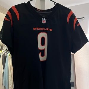 Authentic bengals jersey, worn a few times, womens XL
